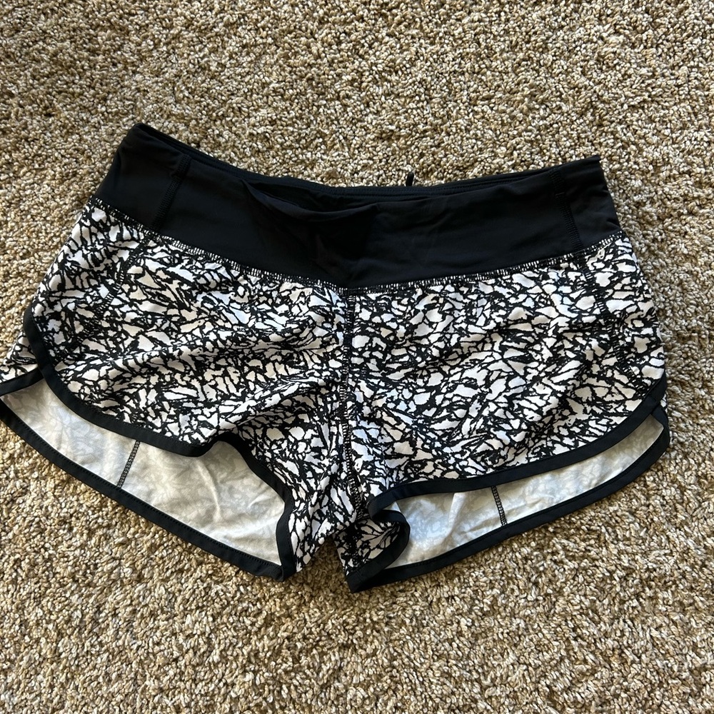 Lululemon speed up low rise 2.5” short